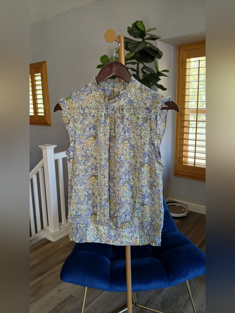 Maison d'Amelie Sleeveless Floral Blouse. Size M